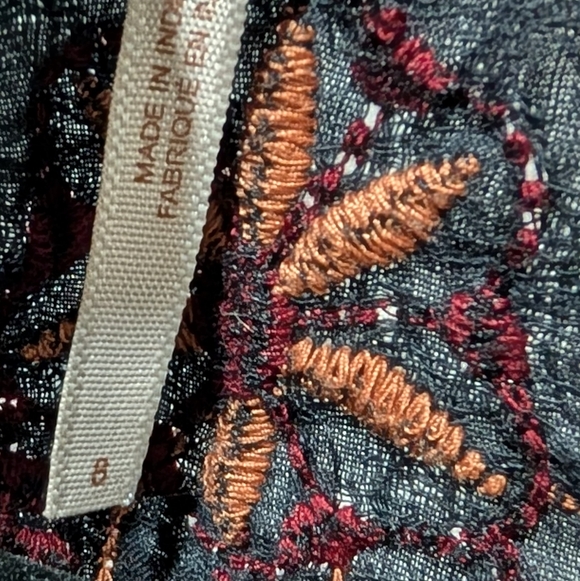 Free People Embroidered Black P Tunic Top Sz 8  with Red & Rust Floral Detail - Picture 3 of 8